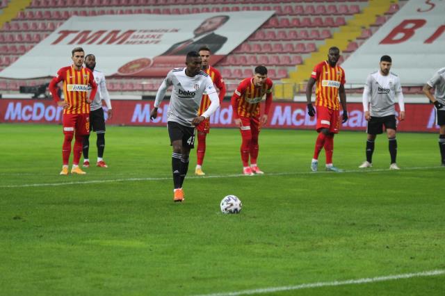 Mensah'ın penaltısını kurtaran Doğan Alemdar, Beşiktaş maçına damga vurdu