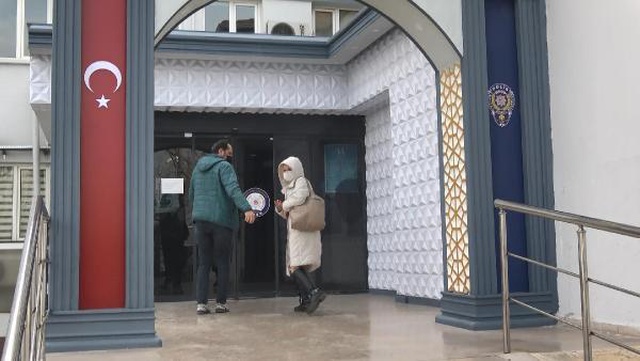 Kısıtlamada sokak ortasında fuhuş pazarlığı yaparken yakalandı Kısıtlamada sokak ortasında fuhuş pazarlığı yaparken yakalandı