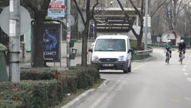 Kısıtlamada sokak ortasında fuhuş pazarlığı yaparken yakalandı Kısıtlamada sokak ortasında fuhuş pazarlığı yaparken yakalandı
