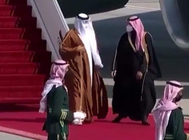Körfez'de tarih anlar! Katar Emiri'nin uçağı Suudi Arabistan'a indi