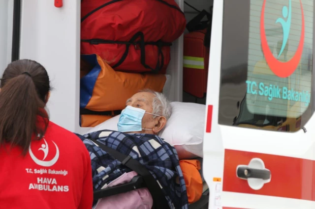 Prof. Dr. İlhan Başgöz, ambulans uçakla ABD'den Türkiye'ye getirildi