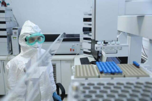 Sağlık Bakanlığı: Çin'den getirilen koronavirüs aşısında laboratuvar analizi sürüyor Sağlık Bakanlığı: Çin'den getirilen koronavirüs aşısında laboratuvar analizi sürüyor