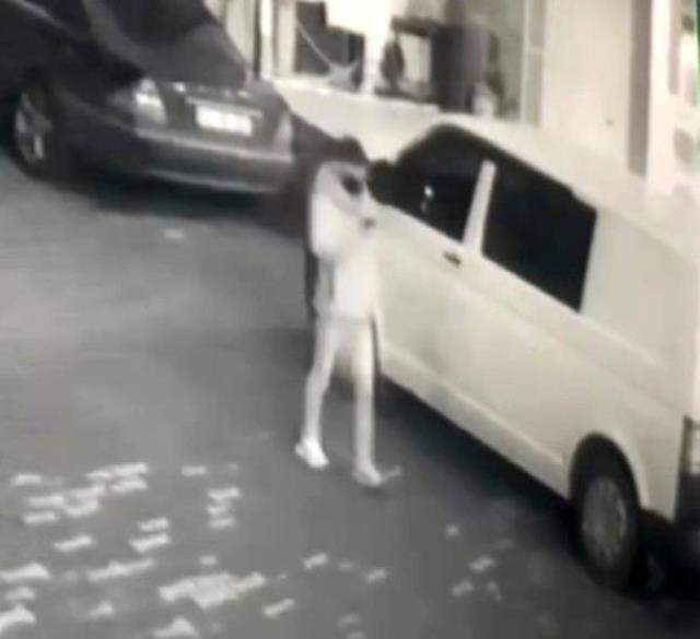 Satın almak için geldiği arabayı test sürüşü bahanesiyle çalıp kayboldu Satın almak için geldiği arabayı test sürüşü bahanesiyle çalıp kayboldu
