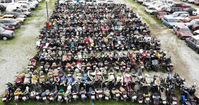 Muğla'da bulunan yediemin otoparklarında binlerce otomobil, motosiklet ve tekne çürümeye terk edildi Muğla'da bulunan yediemin otoparklarında binlerce otomobil, motosiklet ve tekne çürümeye terk edildi
