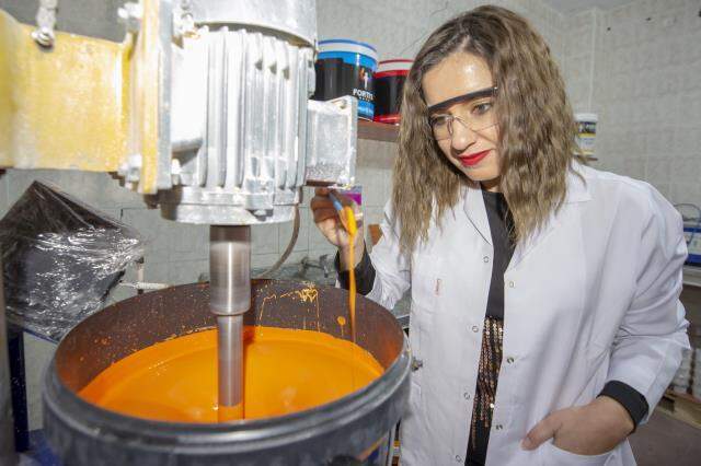 Kadın girişimci, borç parayla açtığı hırdavat dükkanından sonra fabrika sahibi oldu Kadın girişimci, borç parayla açtığı hırdavat dükkanından sonra fabrika sahibi oldu