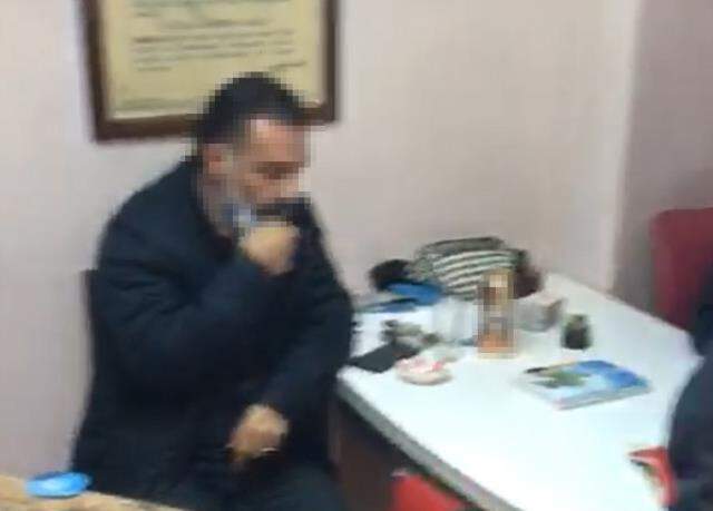 Kısıtlamada kumar oynanan kahvehanede, bir kadın mutfak dolabına saklandı Kısıtlamada kumar oynanan kahvehanede, bir kadın mutfak dolabına saklandı