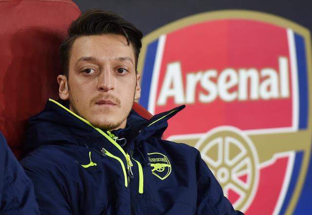 Mesut'un Fenerbahçe'ye transferi İngiliz basınında! Eşinin isteği dikkat çekti Mesut'un Fenerbahçe'ye transferi İngiliz basınında! Eşinin isteği dikkat çekti