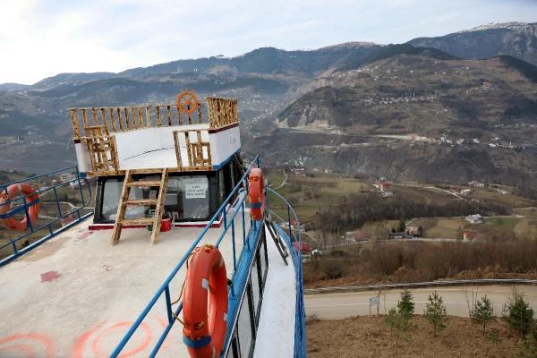 Trabzonlu turizmci Tekneyi dağa çıkarıp, kafeteryaya dönüştürdü