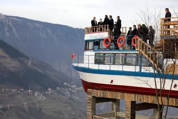 Trabzonlu turizmci Tekneyi dağa çıkarıp, kafeteryaya dönüştürdü