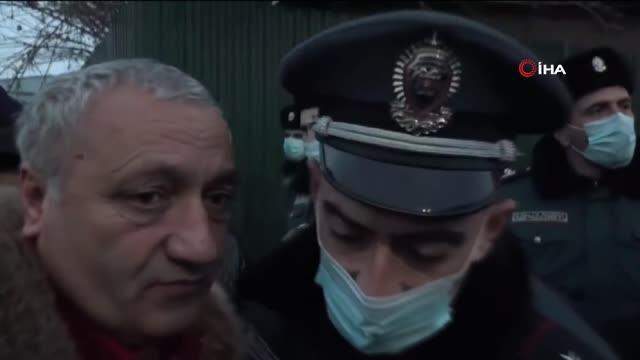 Ermeni muhalifler Paşinyan'ın, Moskova'ya gidişini engellemeye çalıştı Ermeni muhalifler Paşinyan'ın, Moskova'ya gidişini engellemeye çalıştı