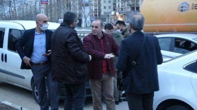 Bursa'da iş insanına akılalmaz tuzak: Patlayan lastiğini değiştirirken 1 milyon 600 bin TL'sini çaldılar Bursa'da iş insanına akılalmaz tuzak: Patlayan lastiğini değiştirirken 1 milyon 600 bin TL'sini çaldılar