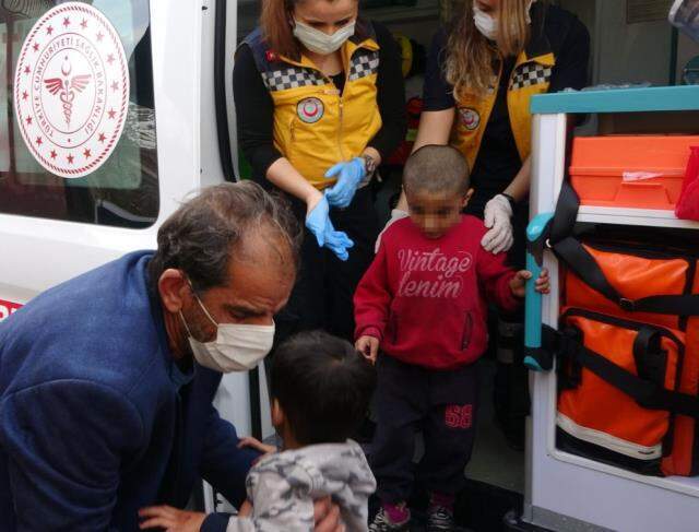 Evin penceresinden sarkan küçük çocuk ekipleri harekete geçirdi Evin penceresinden sarkan küçük çocuk ekipleri harekete geçirdi