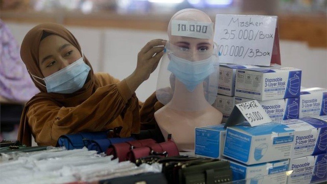 Covid aşısı: Endonezya'da Çin aşısı CoronaVac kullanılırken neden yaşlılara öncelik verilmiyor?