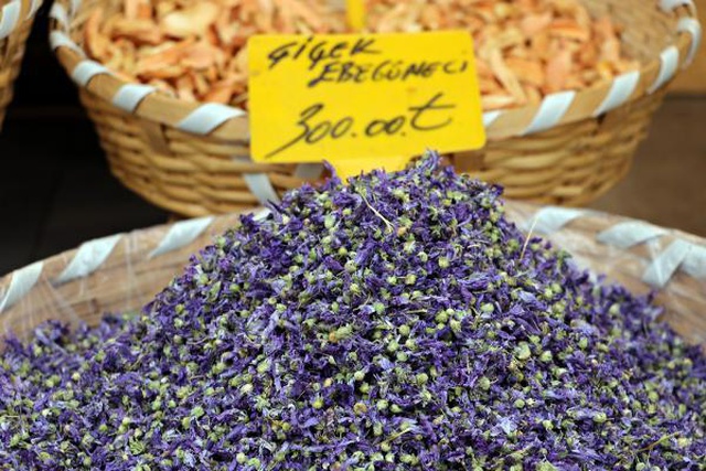 Pandemide ebegümecine talep arttı, kilosu 300 liraya çıktı Pandemide ebegümecine talep arttı, kilosu 300 liraya çıktı