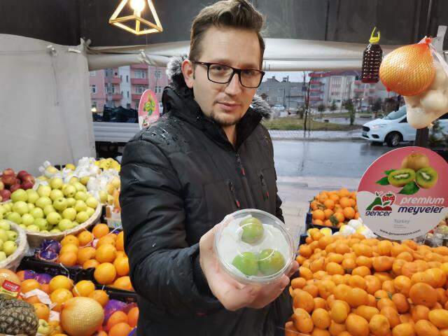 Erik altınla yarışıyor: Tanesi 20, kilosu bin lira Erik altınla yarışıyor: Tanesi 20, kilosu bin lira