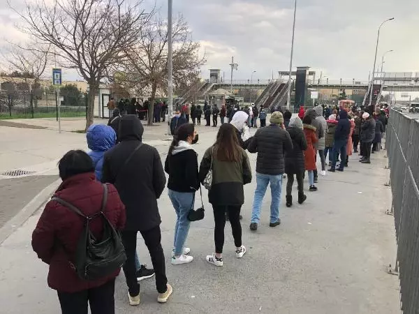 İstanbul'da HES kodu eşleştirmesinde son güne kalanlar uzun kuyruklar oluşturdu