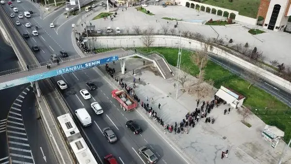 İstanbul'da HES kodu eşleştirmesinde son güne kalanlar uzun kuyruklar oluşturdu