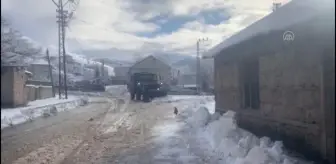 Mehmetçik kar temizleme çalışmalarına destek verdi