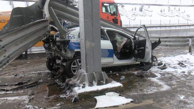 Beşiktaş'ta sivil polis aracı, trafik polisi aracına arkadan çarptı: 3 polis yaralandı Beşiktaş'ta sivil polis aracı, trafik polisi aracına arkadan çarptı: 3 polis yaralandı