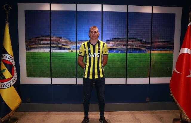 Fenerbahçe, Attila Szalai transferini resmen duyurdu! 4,5 yıllık sözleşme imzalandı