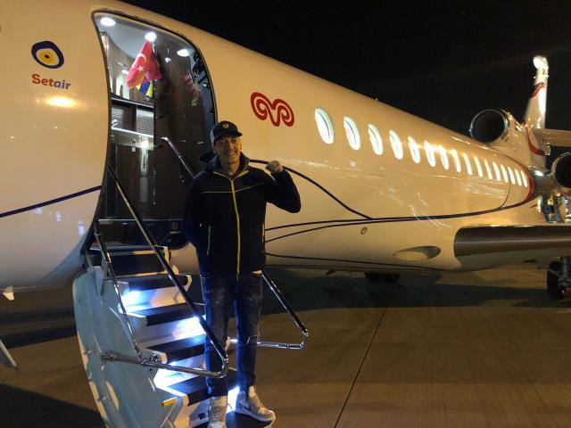Fenerbahçe'nin yeni transferi Mesut Özil uçağa bindi! İlk fotoğraf geldi