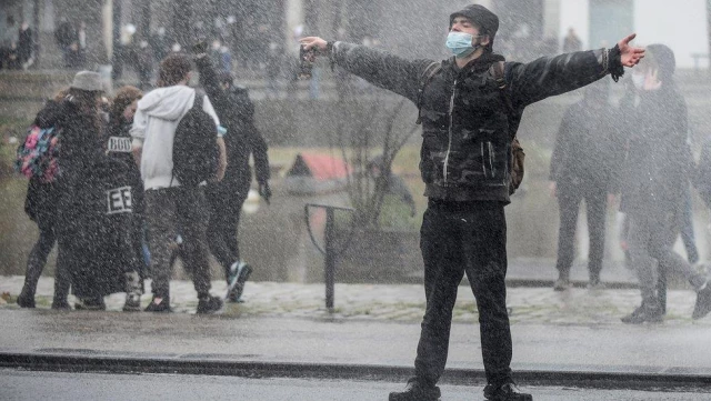 Fransa'da 'güvenlik yasası' karşıtları yine sokakta: 75 kişi gözaltına alındı
