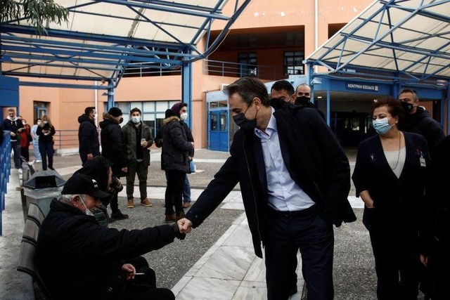 Covid: Yunanistan'da koronavirüs kısıtlamaları gevşetildi, birçok mağaza 2 ay sonra yeniden açıldı