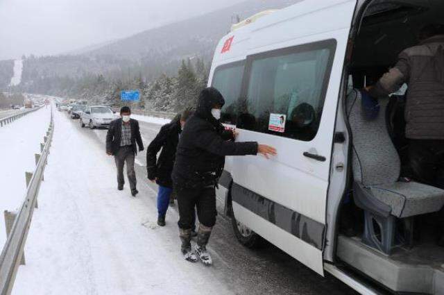 Denizli-Antalya Karayolu kar nedeniyle ulaşıma kapandı: 5 kilometre uzunluğunda kuyruk oluştu