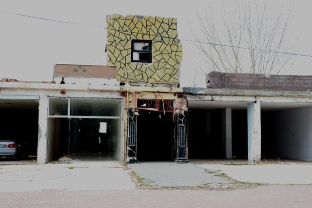 Esnafın daha önce günlük 3 bin dolar kazandığı mahallede, iş yerleri kapandı Esnafın daha önce günlük 3 bin dolar kazandığı mahallede, iş yerleri kapandı