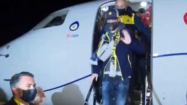 Fenerbahçe'nin anlaşmaya vardığı Mesut Özil, İstanbul'a geldi
