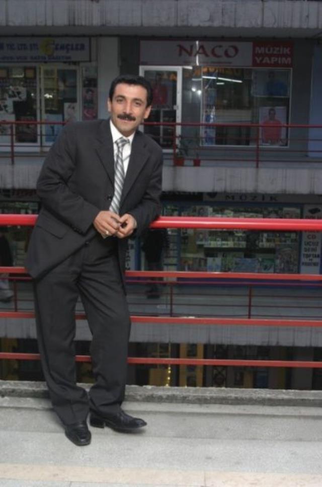 Ünlü şef Mehmet Yalçınkaya gençlik fotoğrafını paylaştı, herkes Latif Doğan'a benzetti