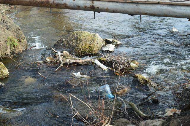 Para ödememek için çöplerini döktükleri mahallenin sakinleri isyan etti