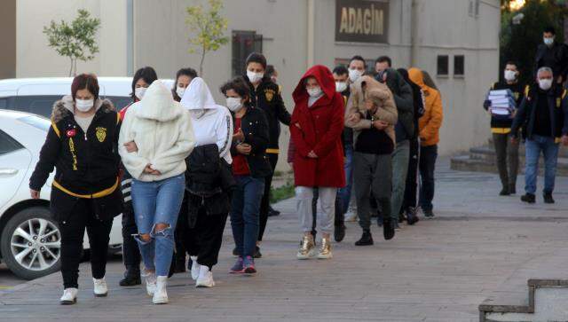 Polisin kurtardığı Kiraz böyle kandırılmış: Önce fuhuştan para kazan sonra evleniriz Polisin kurtardığı Kiraz böyle kandırılmış: Önce fuhuştan para kazan sonra evleniriz
