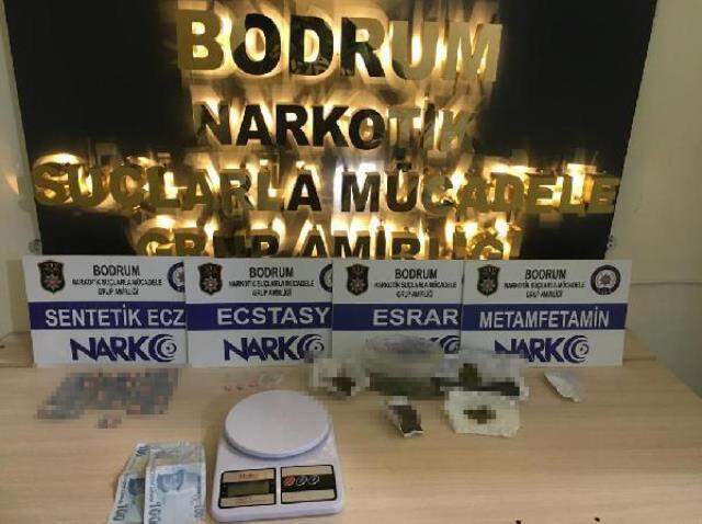 Cemiyet hayatının ünlü siması Kerem Dürüst, uyuşturucudan gözaltına alındı Cemiyet hayatının ünlü siması Kerem Dürüst, uyuşturucudan gözaltına alındı
