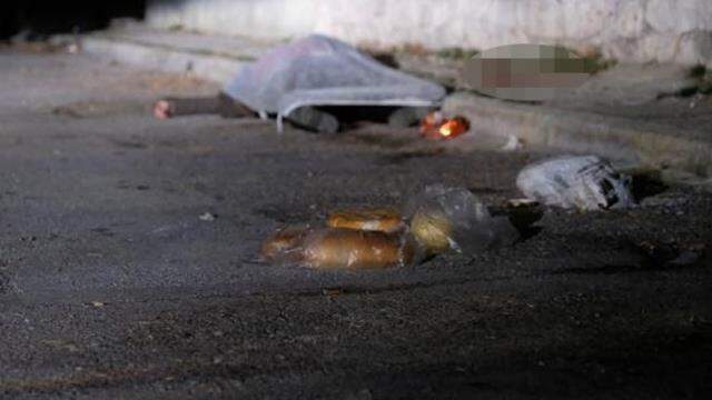 Marketten dönen çift kurşuna dizildi! Camdan bakan çocuk anne ve babasının cansız bedenini gördü Marketten dönen çift kurşuna dizildi! Camdan bakan çocuk anne ve babasının cansız bedenini gördü