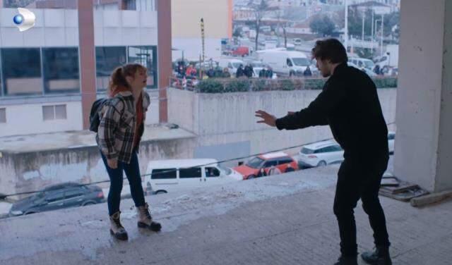 Sadakatsiz'in bölüm sonu izleyicileri ekrana kilitledi! Bir kişi Asya'nın gözün önünde inşattan düştü