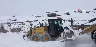 Iğdır'da karla mücadele çalışmaları devam ediyor