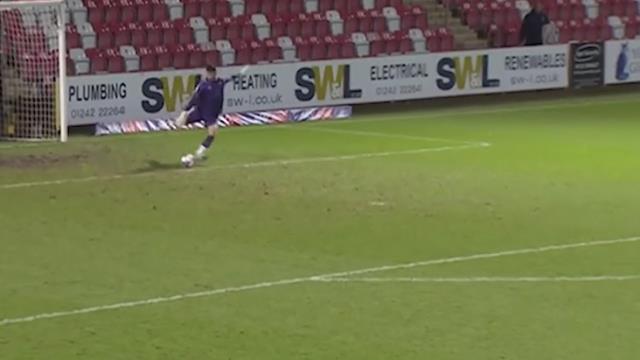 Newport County kalecisi Tom King'in attığı gol, Guinness Rekorlar Kitabı'na girdi Newport County kalecisi Tom King'in attığı gol, Guinness Rekorlar Kitabı'na girdi