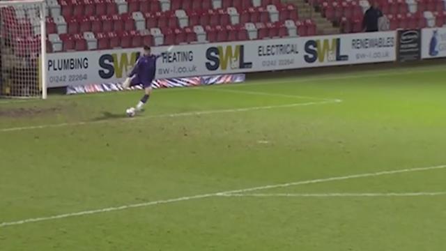 Newport County kalecisi Tom King'in attığı gol, Guinness Rekorlar Kitabı'na girdi