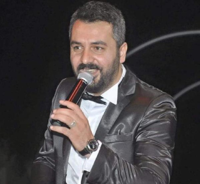 Korona nedeniyle işleri duran şarkıcı, pandemi döneminde çiğ köfteci oldu Korona nedeniyle işleri duran şarkıcı, pandemi döneminde çiğ köfteci oldu
