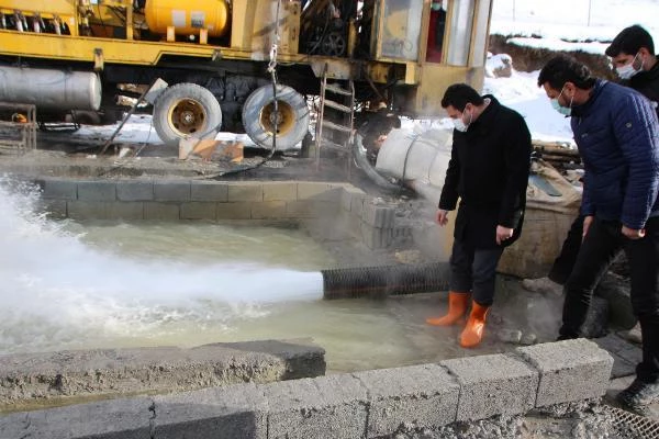 Varto'da saniyede 45 litre akan, 39 derece sıcaklıkta su bulundu