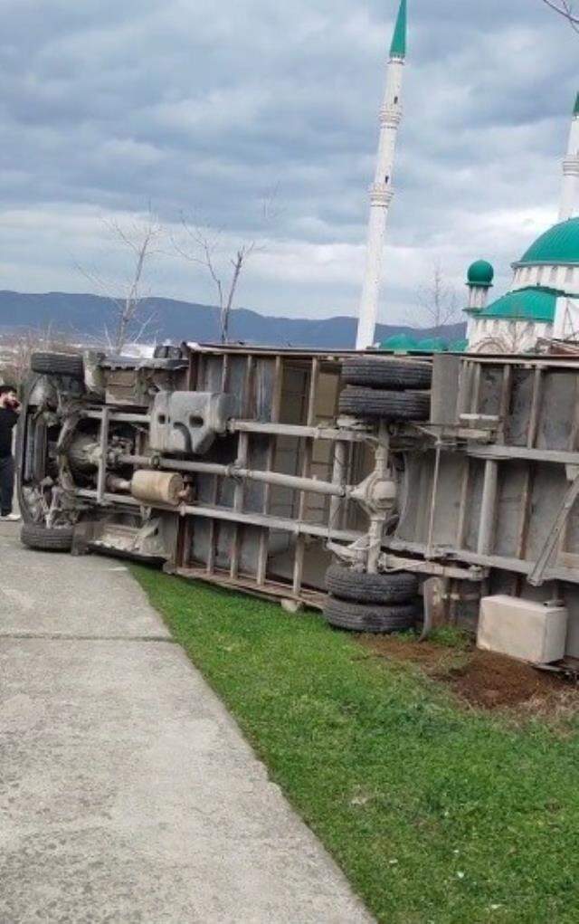 Bursa'da hortum sebebiyle ortalık savaş alanına döndü