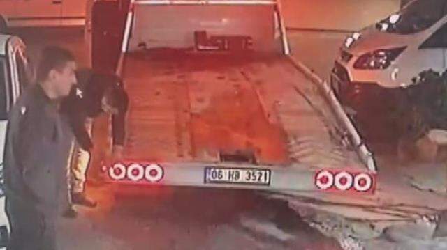 Hırsızlar bıçak zoruyla gasp ettikleri araca yanlış mazot koyunca yolda kalıp çekici çağırdılar Hırsızlar bıçak zoruyla gasp ettikleri araca yanlış mazot koyunca yolda kalıp çekici çağırdılar