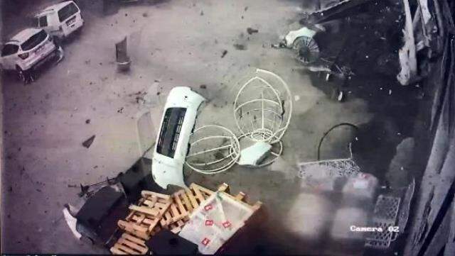 Her şey bir anda olup bitti! Bursa'daki şiddetli fırtına kameralara anbean yansıdı Her şey bir anda olup bitti! Bursa'daki şiddetli fırtına kameralara anbean yansıdı