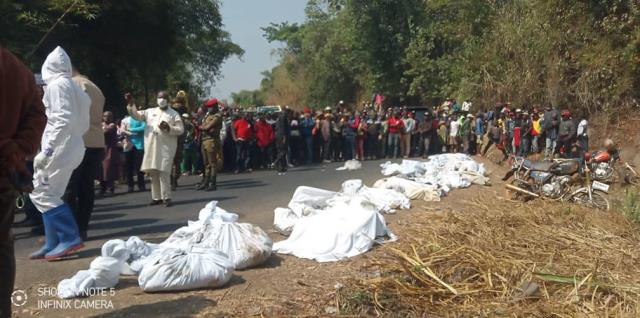 Kamerun'da yolcu otobüsüyle kamyon çarpıştı! Alevlerin yükseldiği kazada 53 kişi öldü, 29 kişi yaralandı