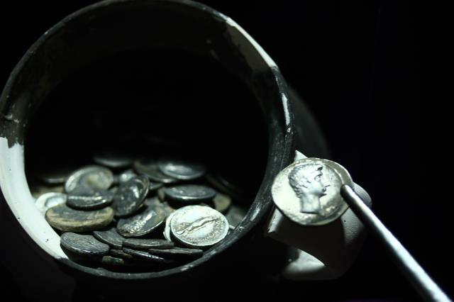 Kütahya'da Roma İmparatorluğu'na ait 651 gümüş sikke bulundu