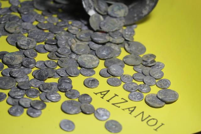 Kütahya'da Roma İmparatorluğu'na ait 651 gümüş sikke bulundu