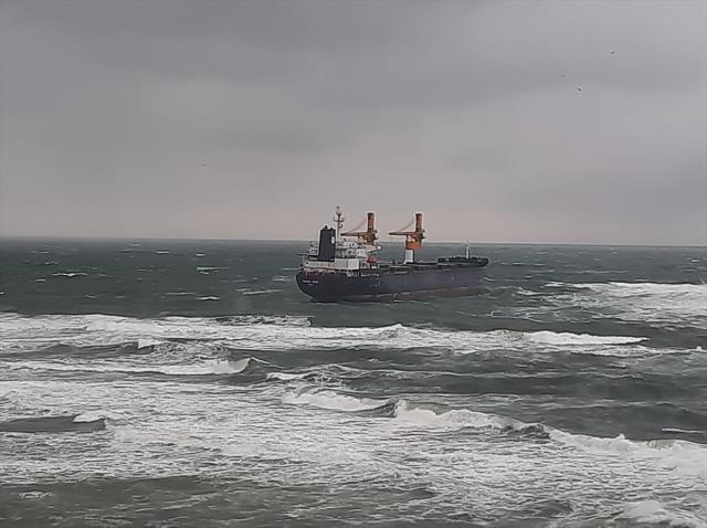 Son Dakika: İstanbul'dan Rusya'ya giden kargo gemisi Beykoz açıklarında karaya oturdu