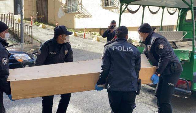 Günlü kiralık dairede korkunç olay! Üç arkadaş arasında başlayan tartışma kanlı bitti Günlü kiralık dairede korkunç olay! Üç arkadaş arasında başlayan tartışma kanlı bitti