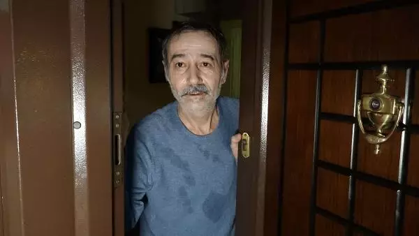 Evinin kapısını açınca hırsızla göz göze gelen adam hayatının şokunu yaşadı